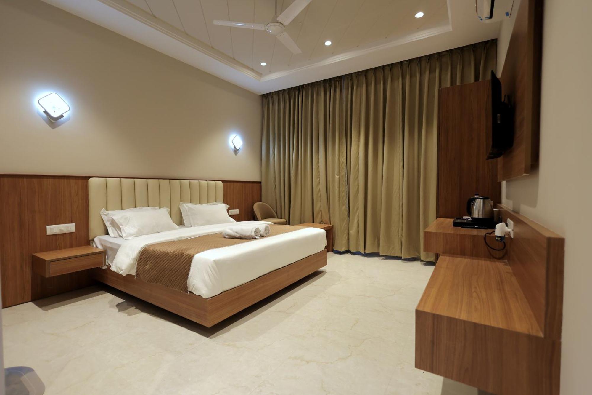 Hotel Regal Palm Moradabad Exterior photo