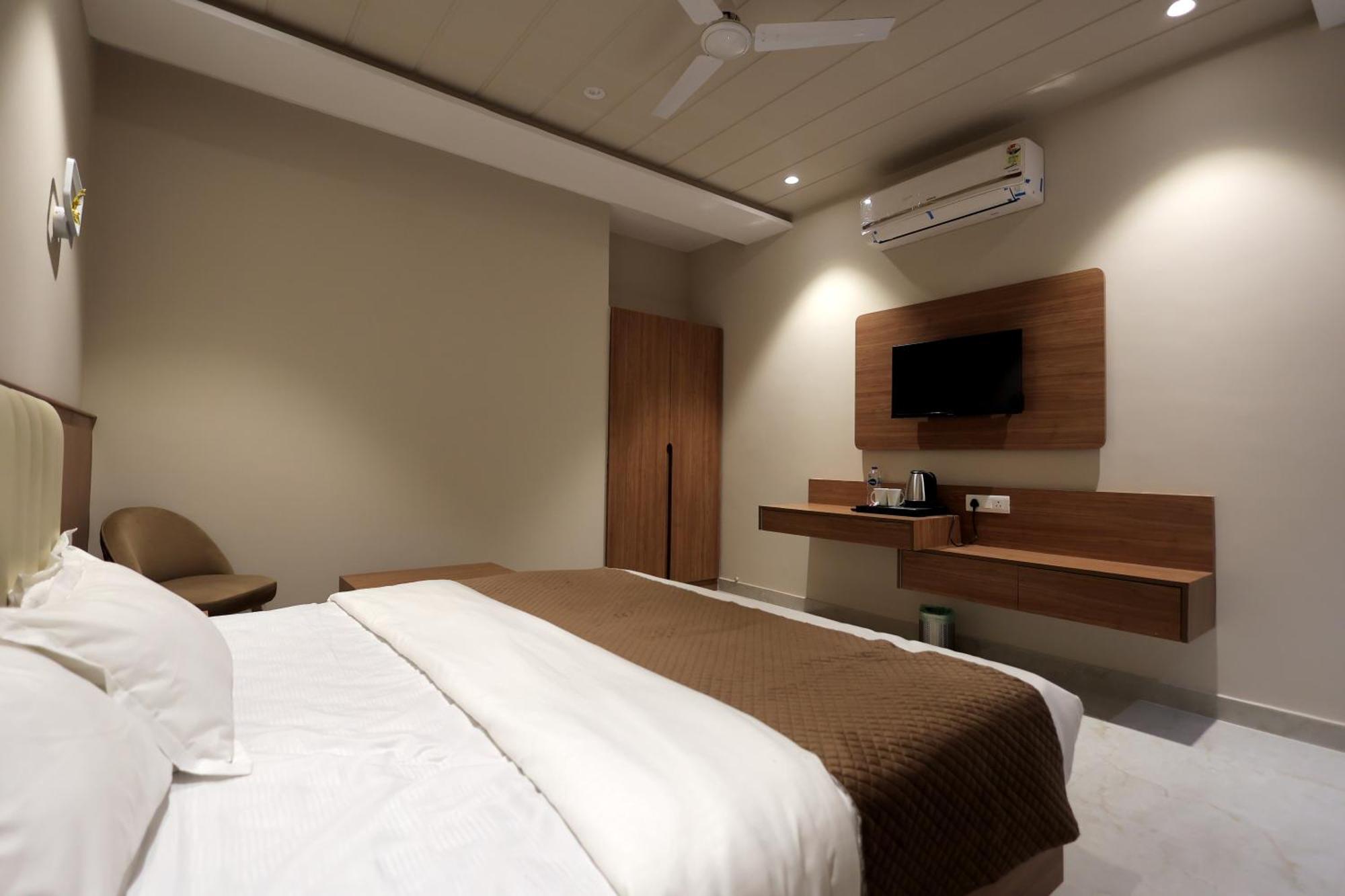 Hotel Regal Palm Moradabad Exterior photo