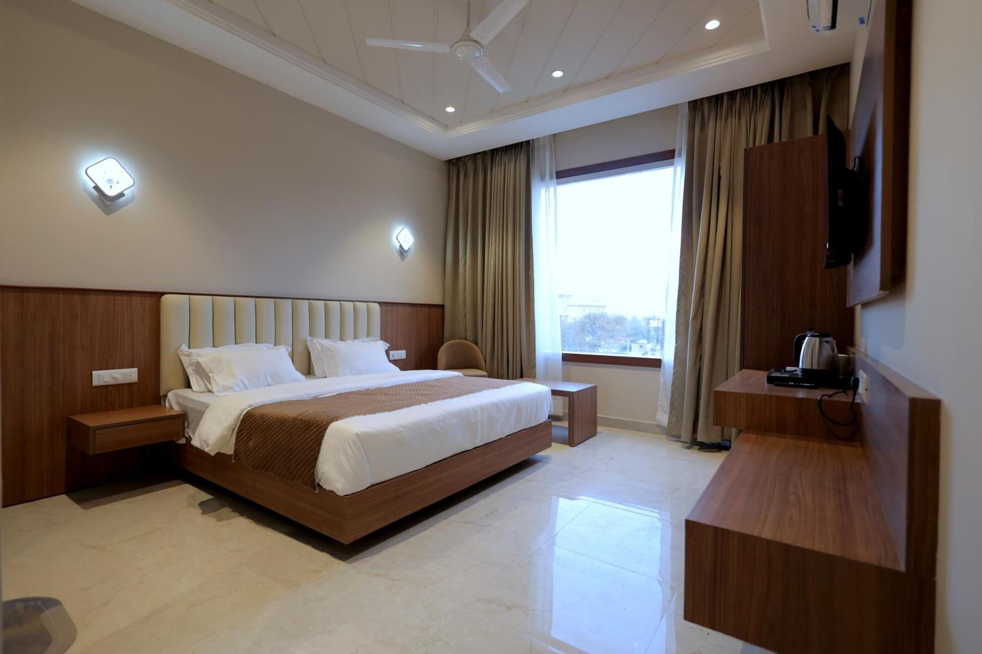 Hotel Regal Palm Moradabad Exterior photo